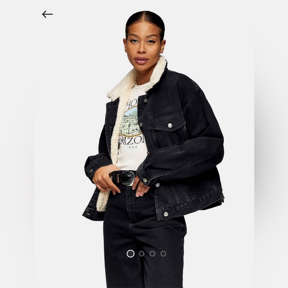 Topshop Jackets & Blazers - 🌻TOPSHOP  Oversized borg denim jacket 
🌻bust-36
🌻sleevelength-23
🌻length-21